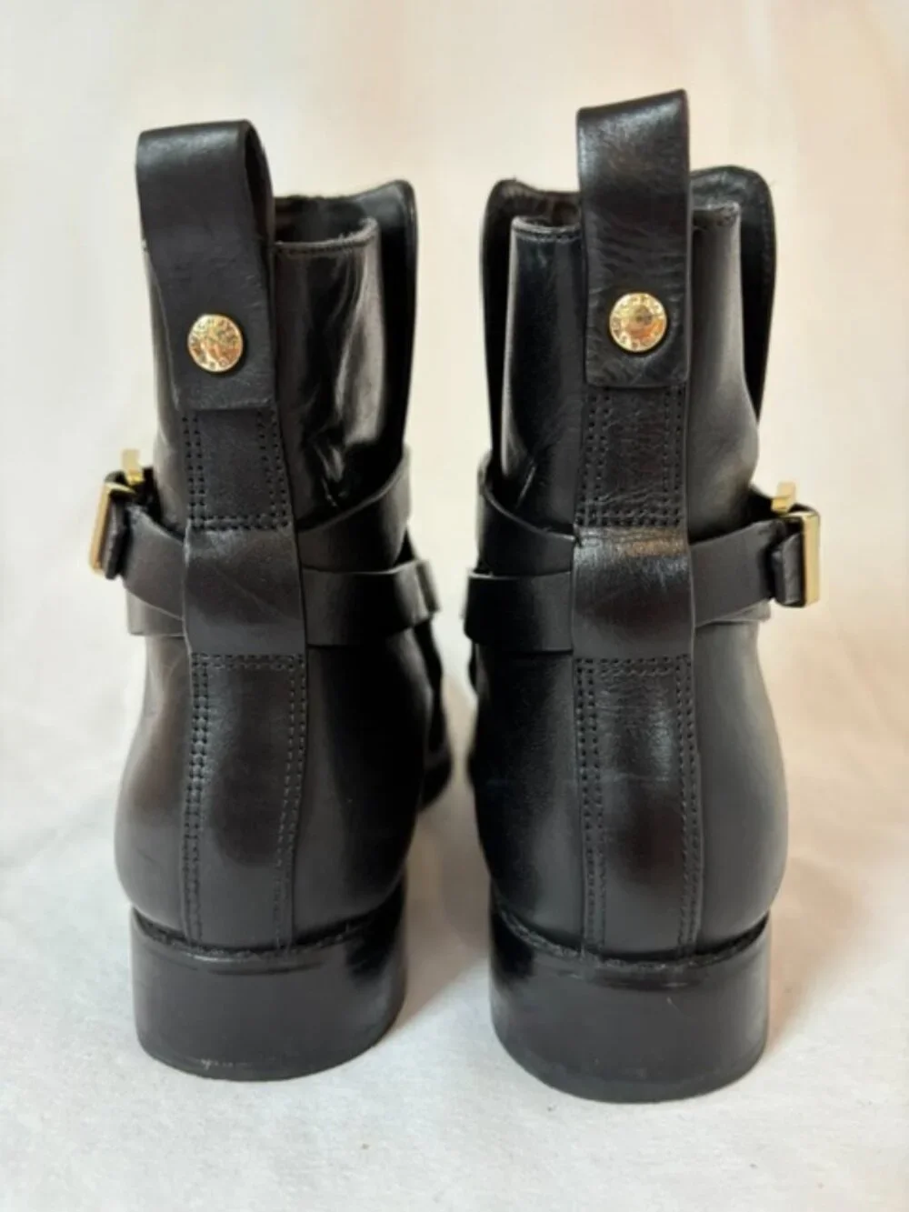 MICHAEL Michael Kors Arley Black Leather Ankle Boot w/Gold Logo Plate Size 7M
